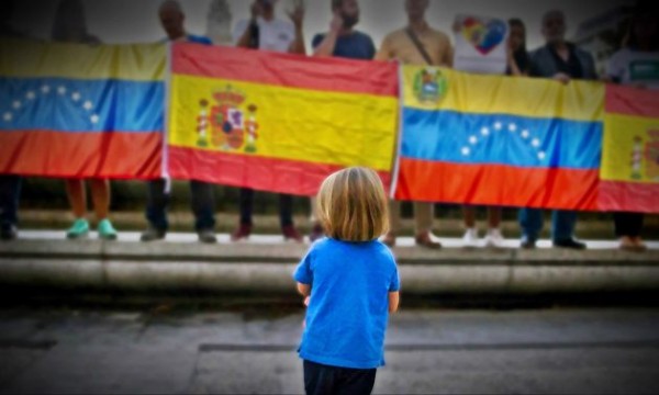 Razones humanitarias venezolanos en España: Renovar o modificar el permiso